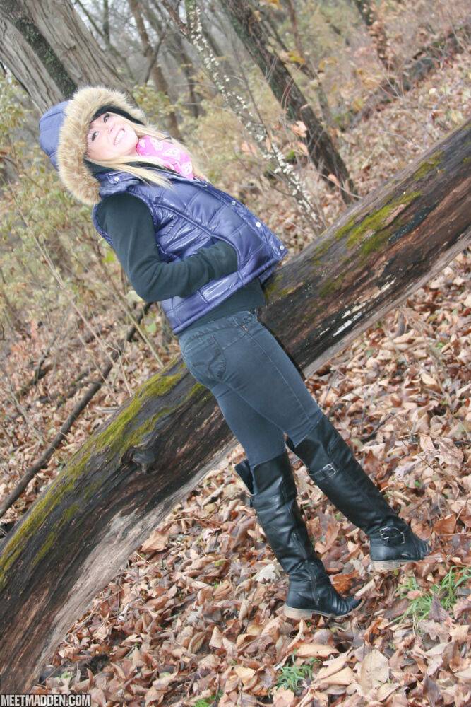 Amateur girl Meet Madden exposes a pink bra while in the woods on a chilly day - #12