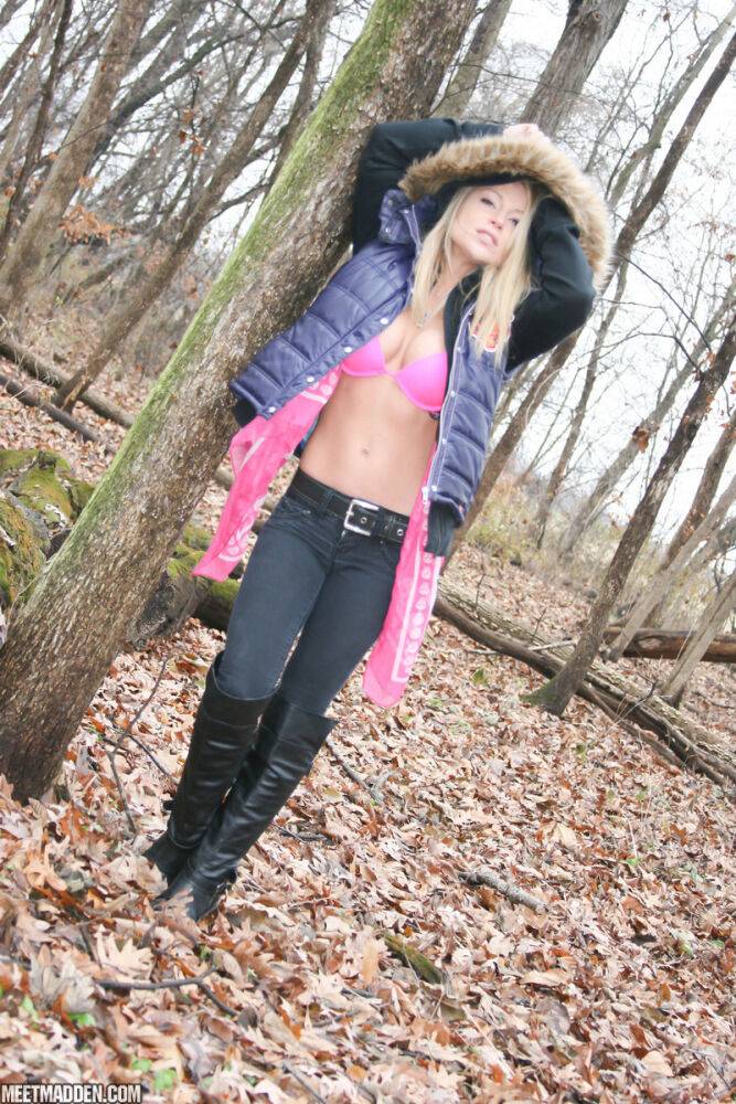 Amateur girl Meet Madden exposes a pink bra while in the woods on a chilly day - #8