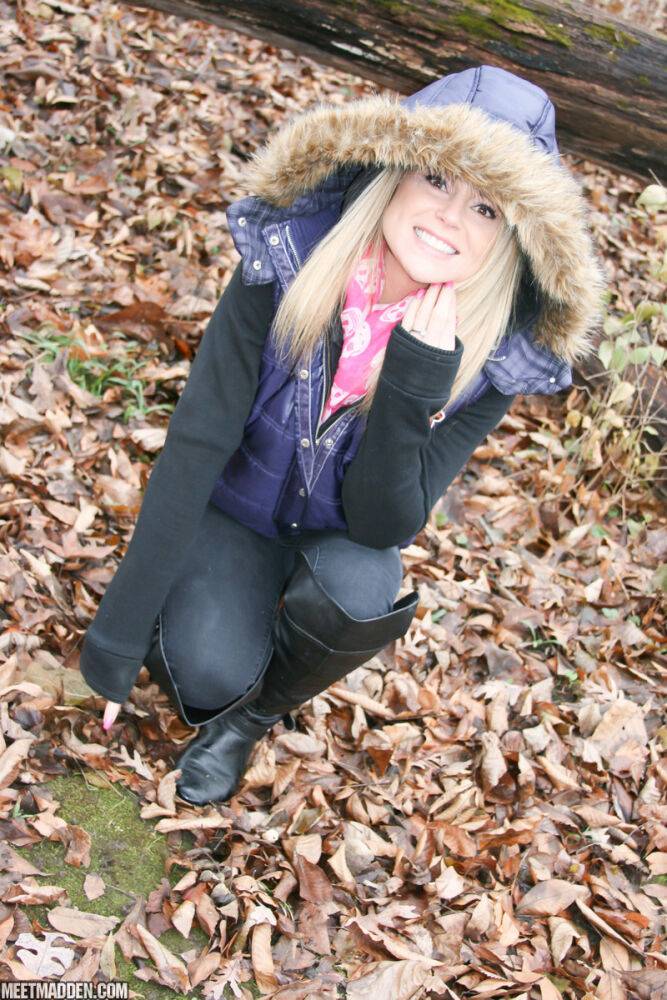 Amateur girl Meet Madden exposes a pink bra while in the woods on a chilly day - #7