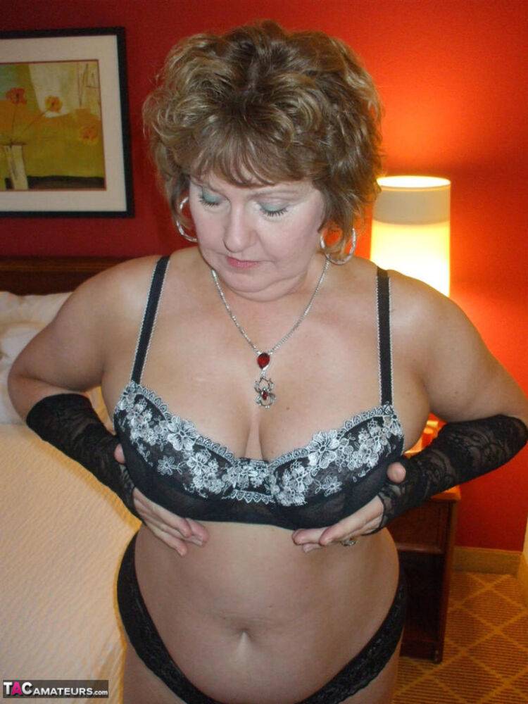 Older lady Busty Bliss looses her natural tits from a bra in fingerless gloves - #4