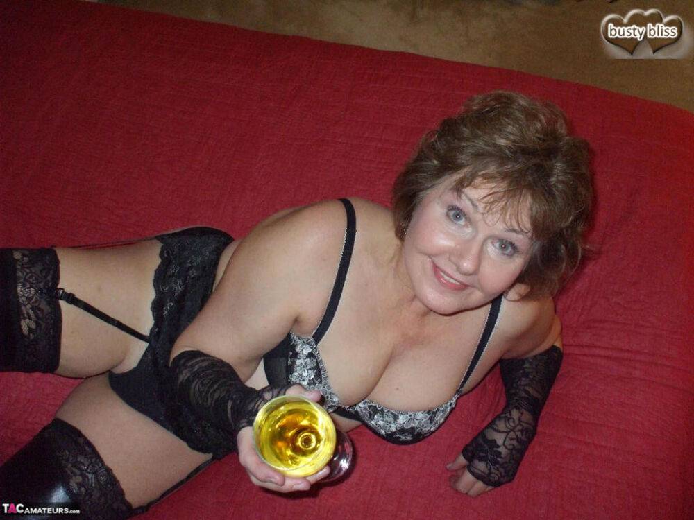 Older amateur Busty Bliss uncups her large tits while getting drunk - #16