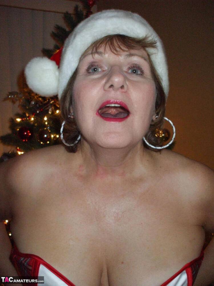 Mature amateur Busty Bliss displays her thong covered ass at Christmas - #8