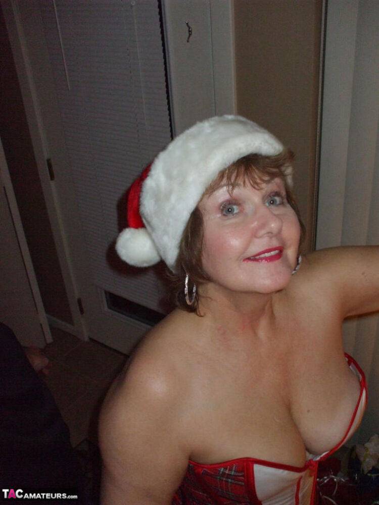 Mature amateur Busty Bliss displays her thong covered ass at Christmas - #13