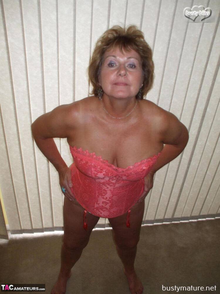 Older lady Busty Bliss frees her natural boobs from pink waist cincher - #14