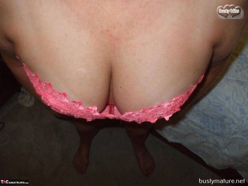 Older lady Busty Bliss frees her natural boobs from pink waist cincher - #5