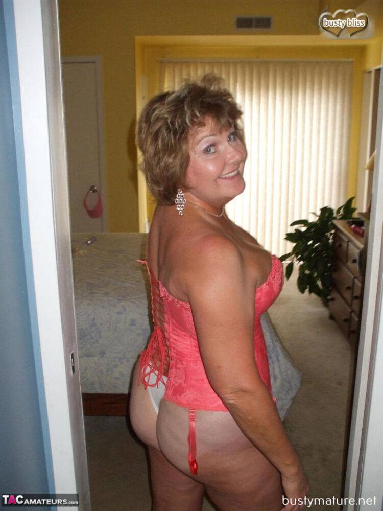 Older lady Busty Bliss frees her natural boobs from pink waist cincher - #1