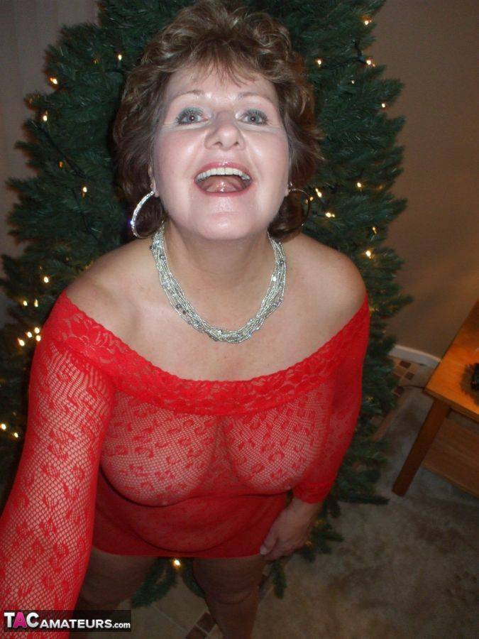 Mature amateur Busty Bliss shows her tits and twat after to much wine at Xmas - #10