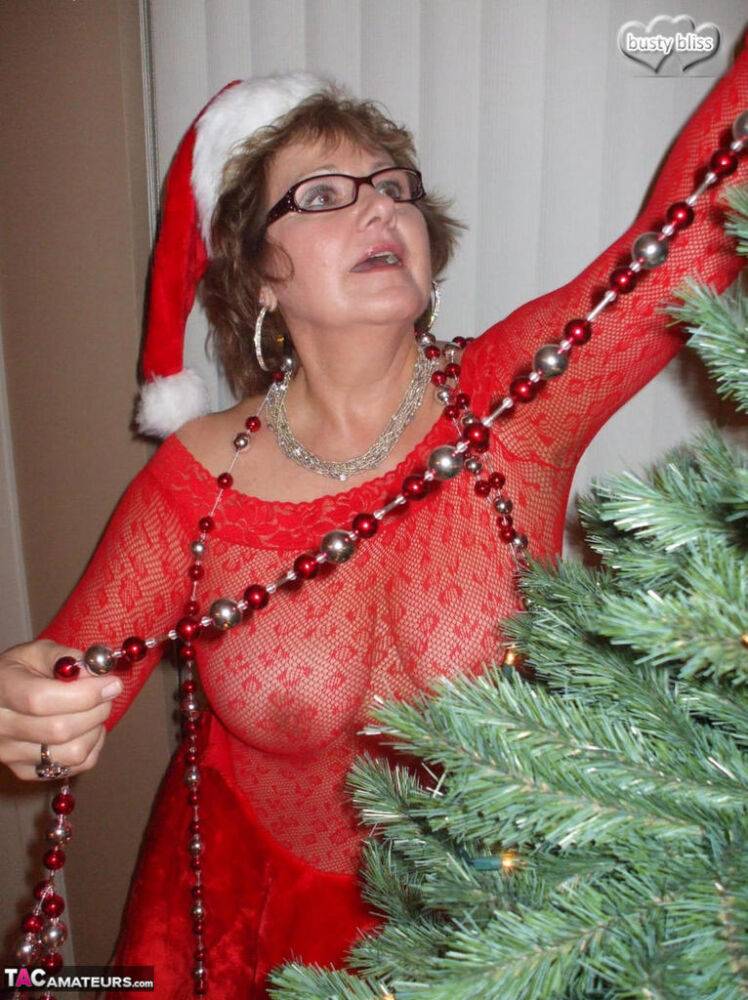 Older woman Busty Bliss dresses the Christmas tree before giving a blowjob - #6