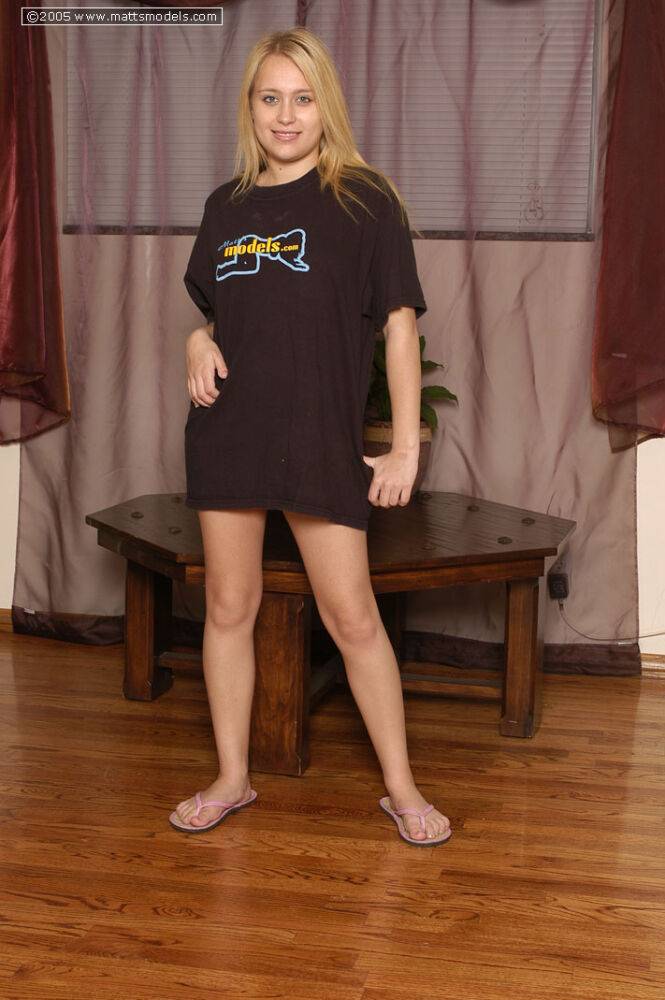 Blonde amateur Brynn takes off an over-sized T-shirt to stand naked - #4