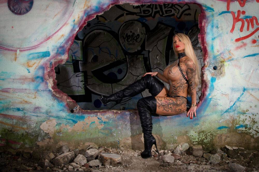 Tattooed blonde with large boobs models solo amid graffiti filled walls - #13