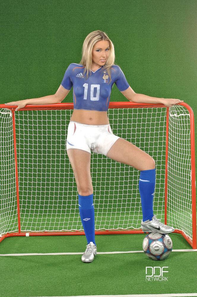 Hot female soccer player Cherry Jul models in skin tight shorts | Photo: 2640027