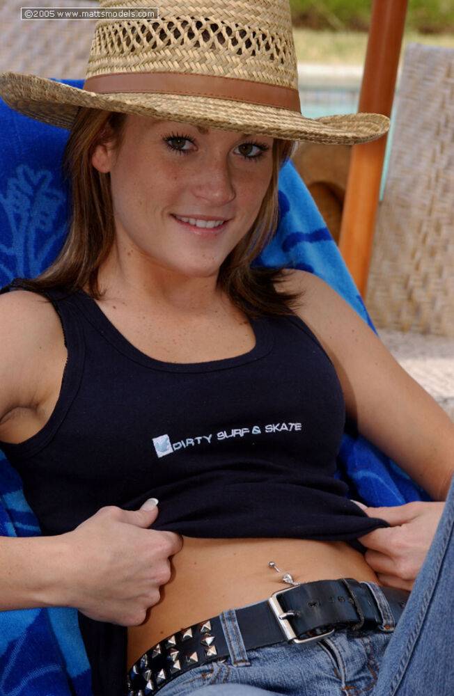 Amateur chick Carmen wears a straw hat while stripping naked in front a pool - #10