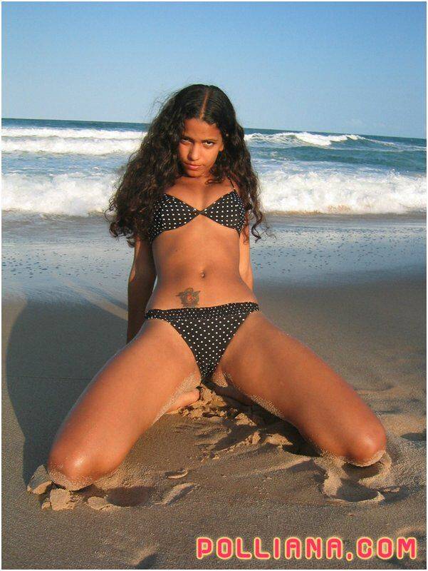 Brazilian amateur Polliana models a bikini on a sandy beach - #13