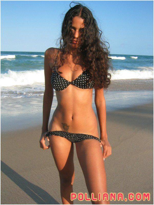 Brazilian amateur Polliana models a bikini on a sandy beach - #9