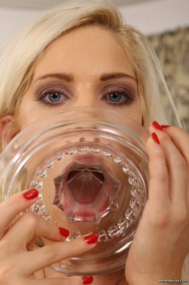 Sexy blonde Candee Licious drinks her piss from an orange juicer - #2