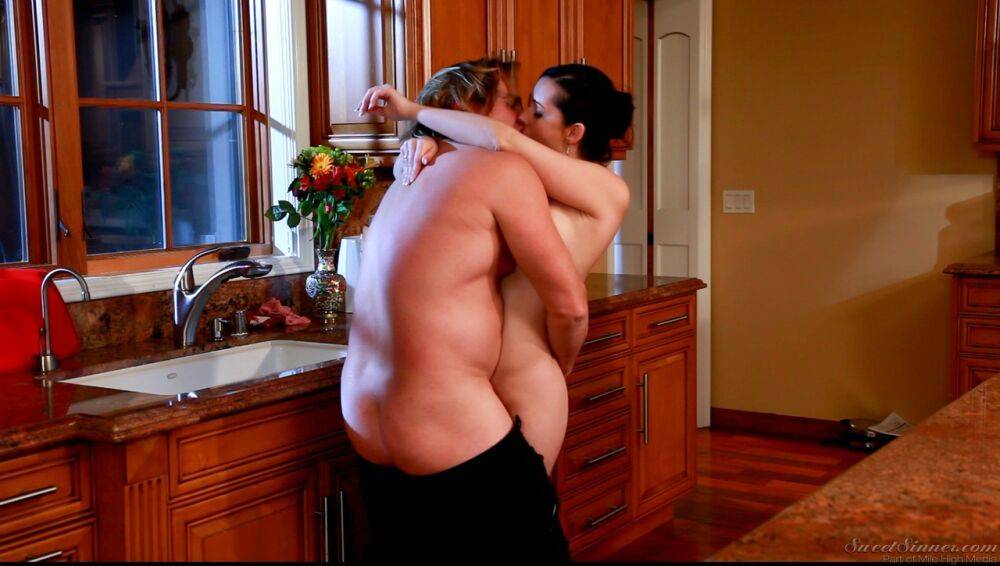 Dark haired female Angell Summers and her man fuck on the kitchen counter - #15