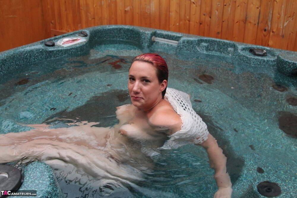 Mature plumper Sara Banks gets totally naked in an outdoor hot tub - #4