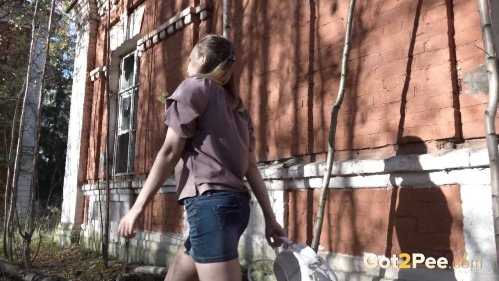 Short taken girl Diana slides a thong aside while pissing behind a building - #13