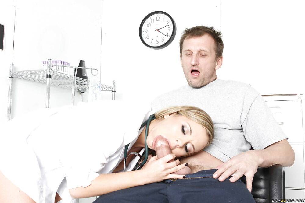 Sexy doctor in uniform and stockings Bree Olson fucks with her patient | Photo: 2984601
