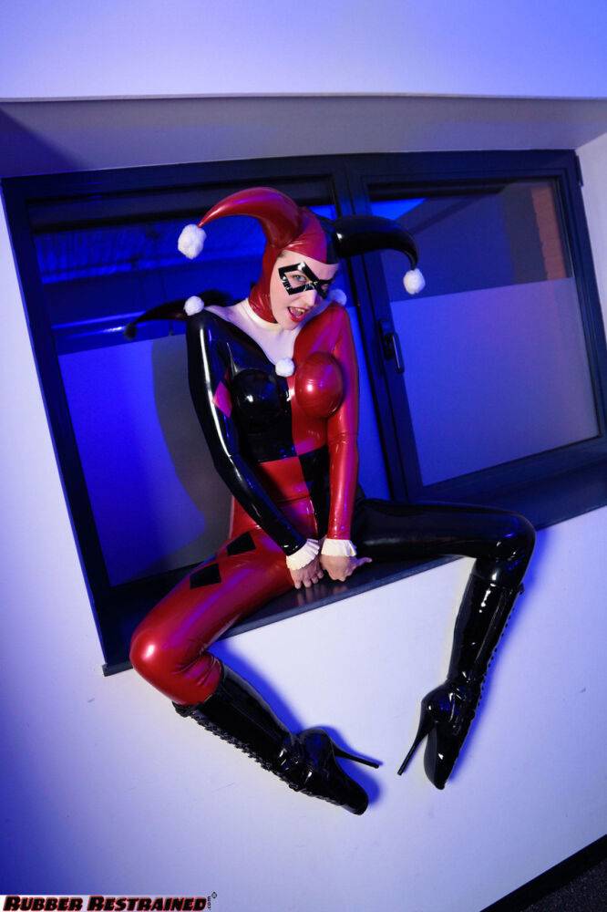 Solo model Dutch Dame poses in a Harley Quinn themed latex outfit - #5