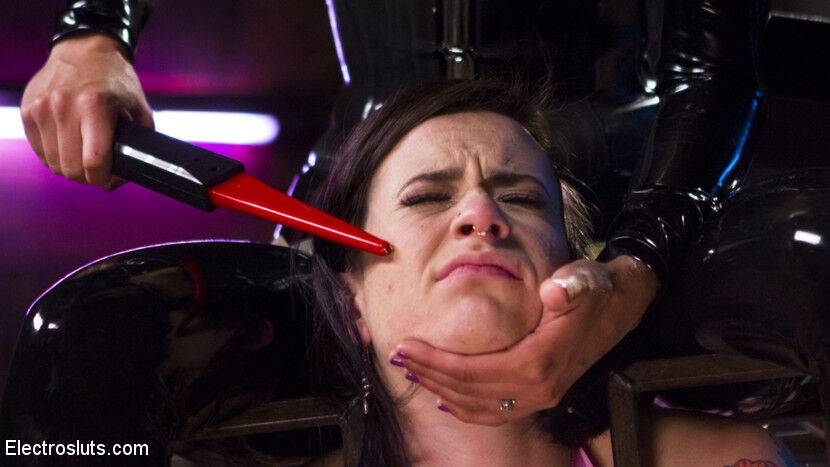 Dominatrix Mona Wales electrically torments face sits, fists and anally strap - #6