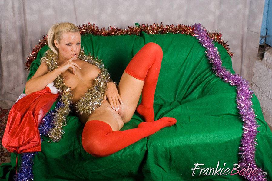 British MILF Frankie Babe masturbates with a toy at Christmas time - #8