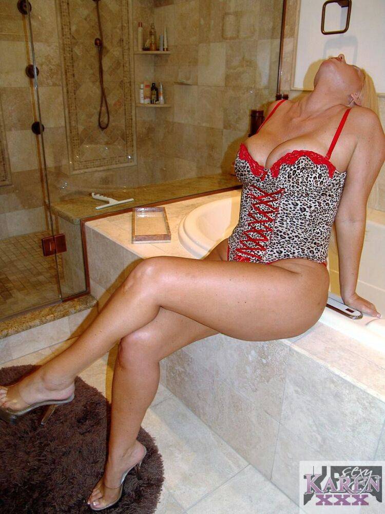 Leggy blonde Karen Fisher releases her big tits from lingerie in a bathtub - #8