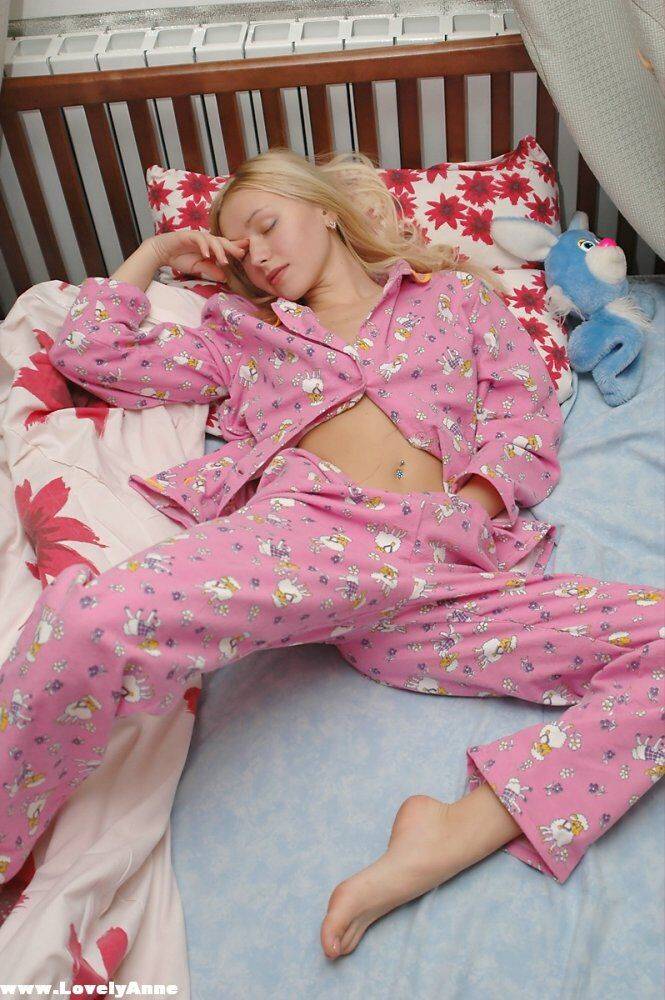 Natural blonde slips a hand down her pyjama bottoms to masturbate - #12