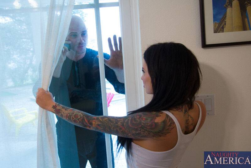 Tattooed chick Christy Mack invites her married neighbour inside for a fuck - #8