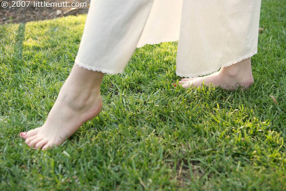 Young amateur walks about barefoot before giving a footjob and fucking - #4