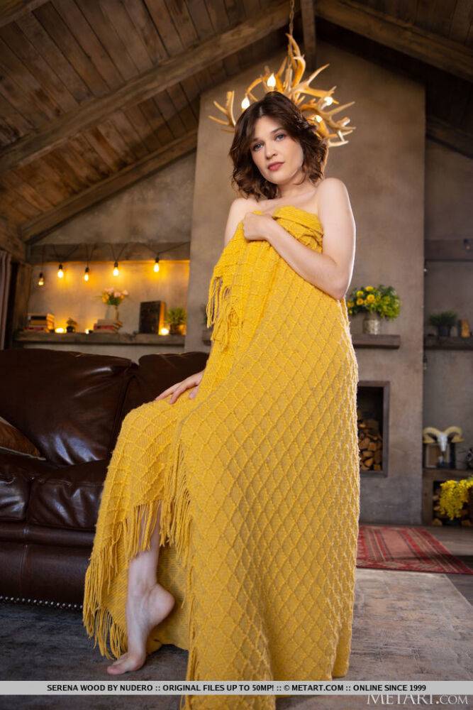 Serena Wood takes off her yellow warm comfy blanket and exposes her stunningly - #3