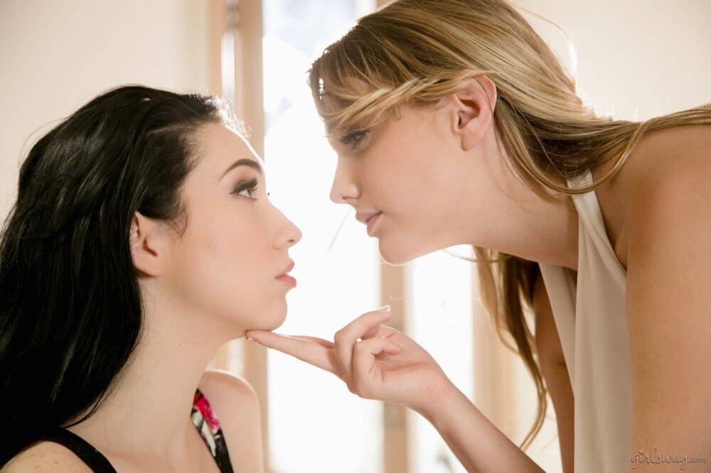 Teen girls Aria Alexander & Kenna James kick start lesbian sex with a kiss - #8