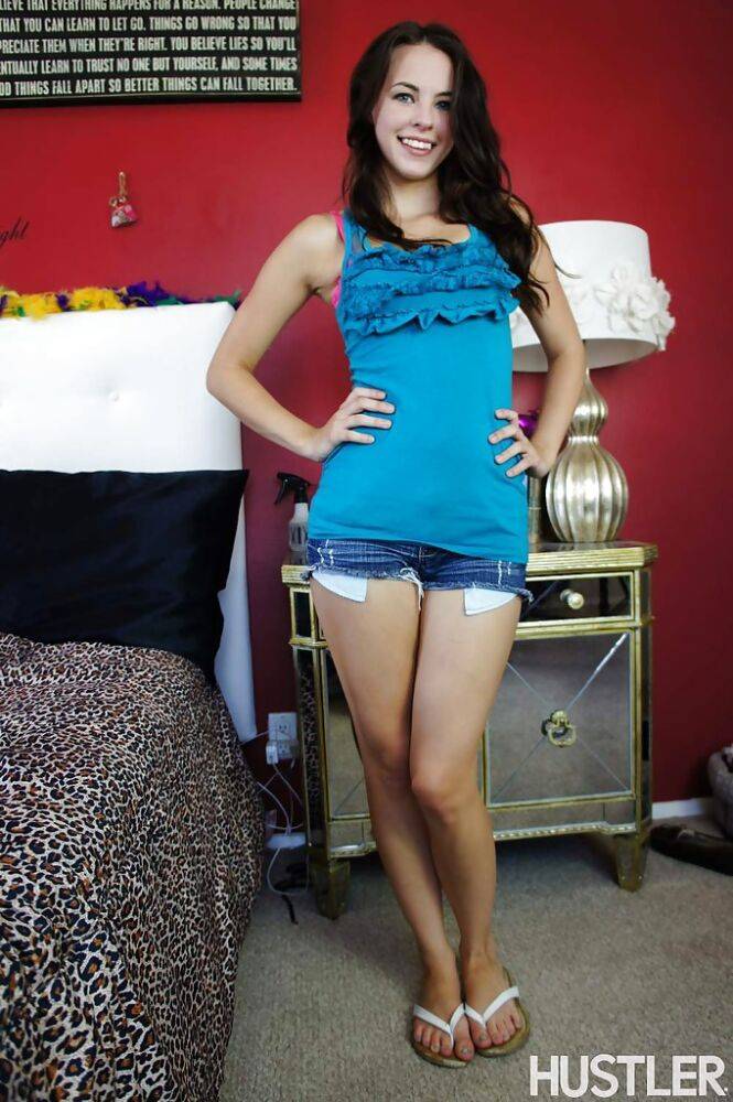 Teen babe Veronica Radke posing for non nude shots in denim shorts - #14