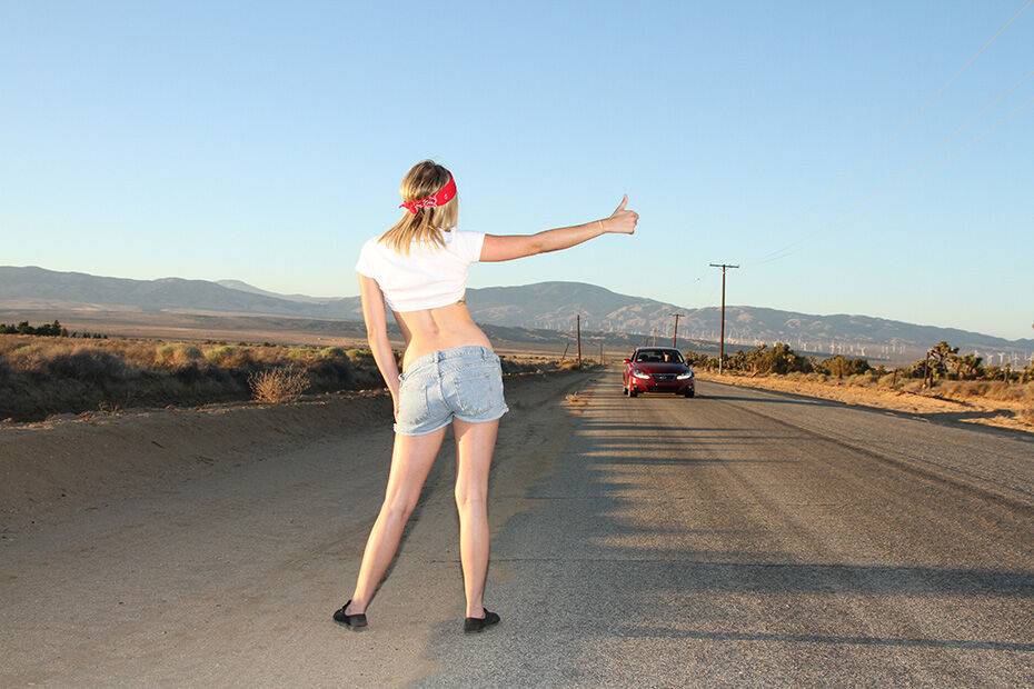 Teenage hitchhiker Lia Lor is up to pay for a lift with her sweet pussy | Photo: 3321441