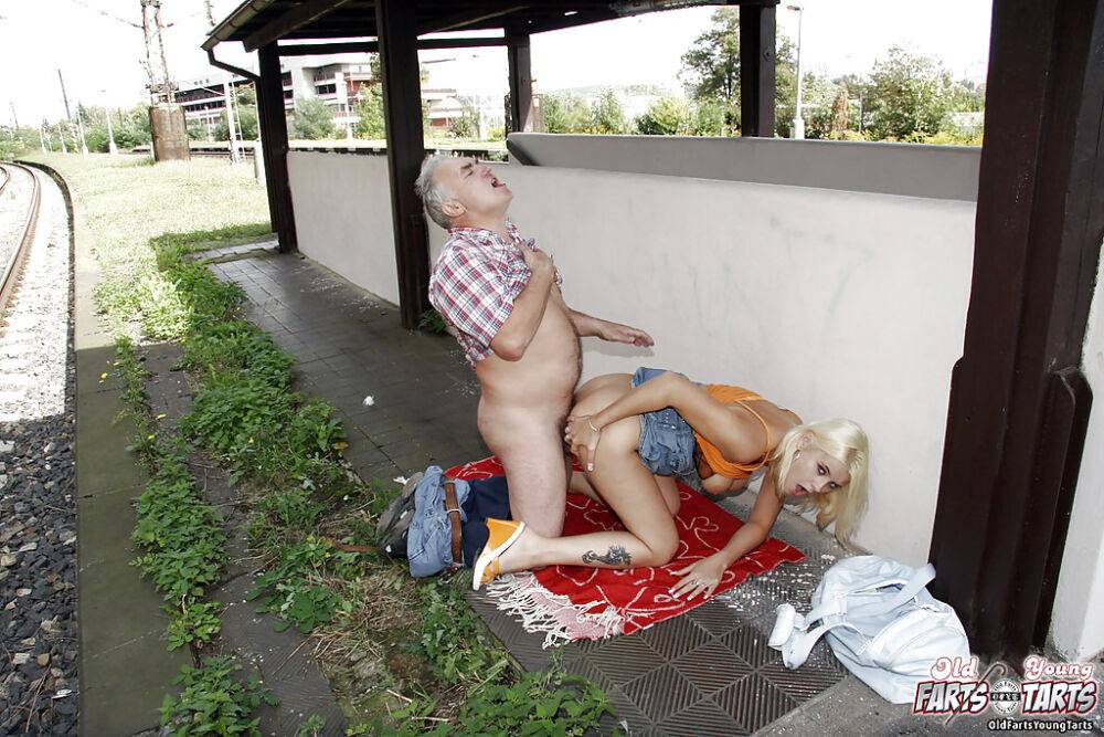 Big busted blonde hooker gets banged hardcore by an oldman outdoor | Photo: 3415048
