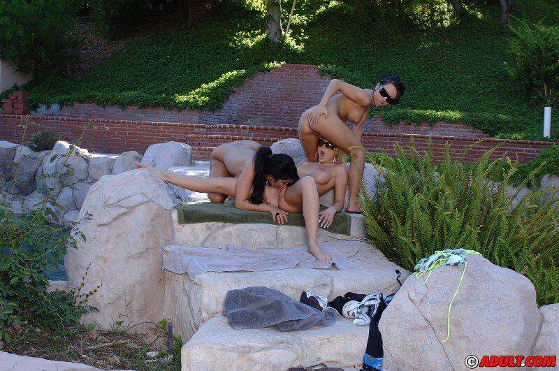 Seductive chicks with graceful curves have a lesbian threesome outdoor - #2