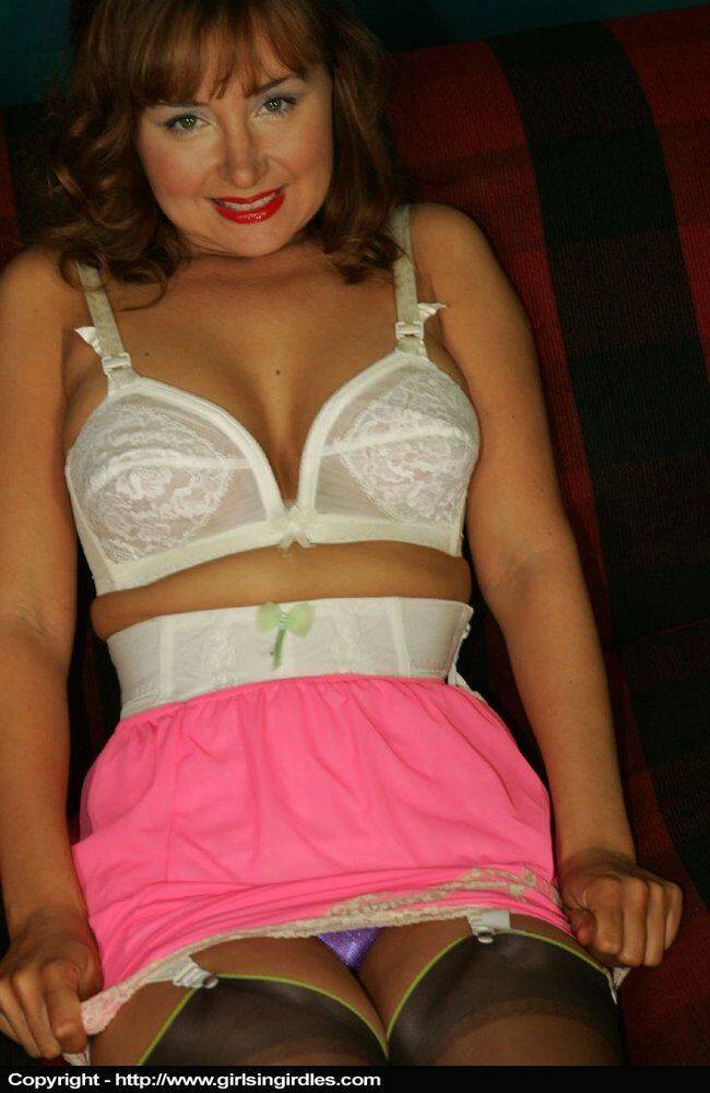 Amateur woman slides her panties aside in a retro bra and girdle plus nylons - #9