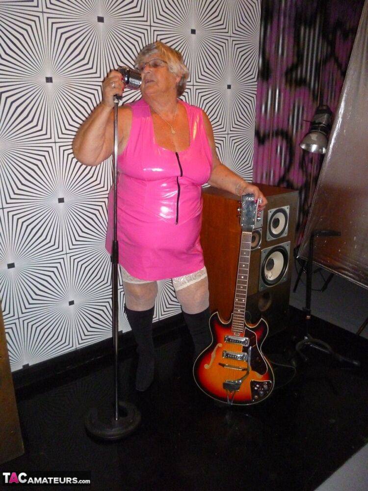 Overweight UK nan Grandma Libby steps up to the microphone before getting nude - #6