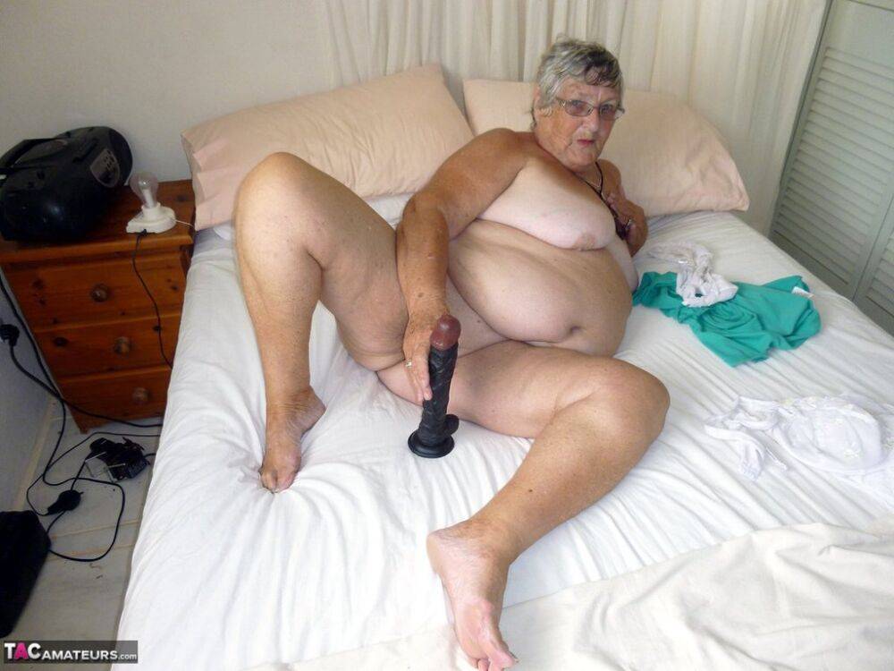 Fat granny with short hair and a huge belly sticks a dildo in her pussy - #2