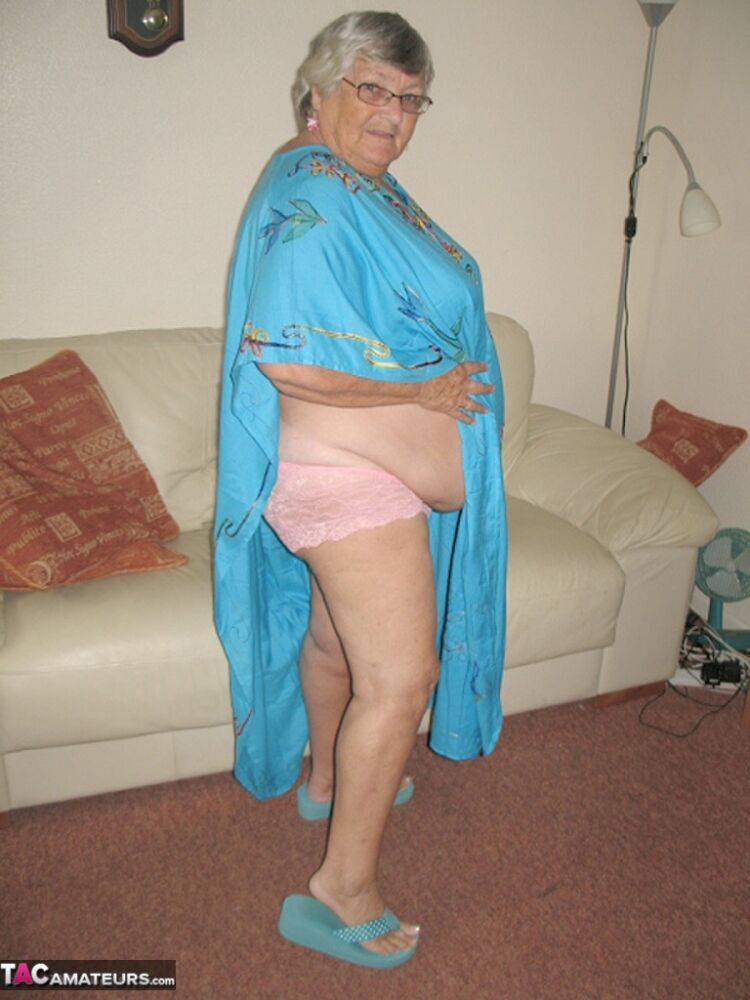 Obese nan Grandma Libby licks a nipples after taking off her pink panties - #5