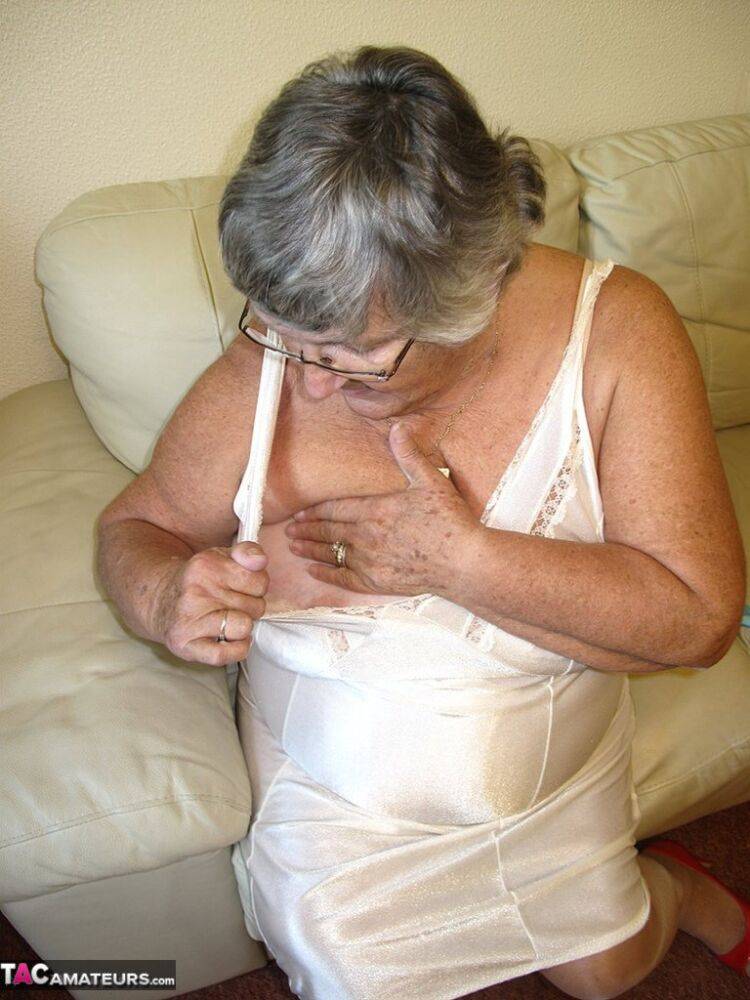 Brazen horny granny Grandma Libby shamelessly reveals saggy tits & aged pussy - #16