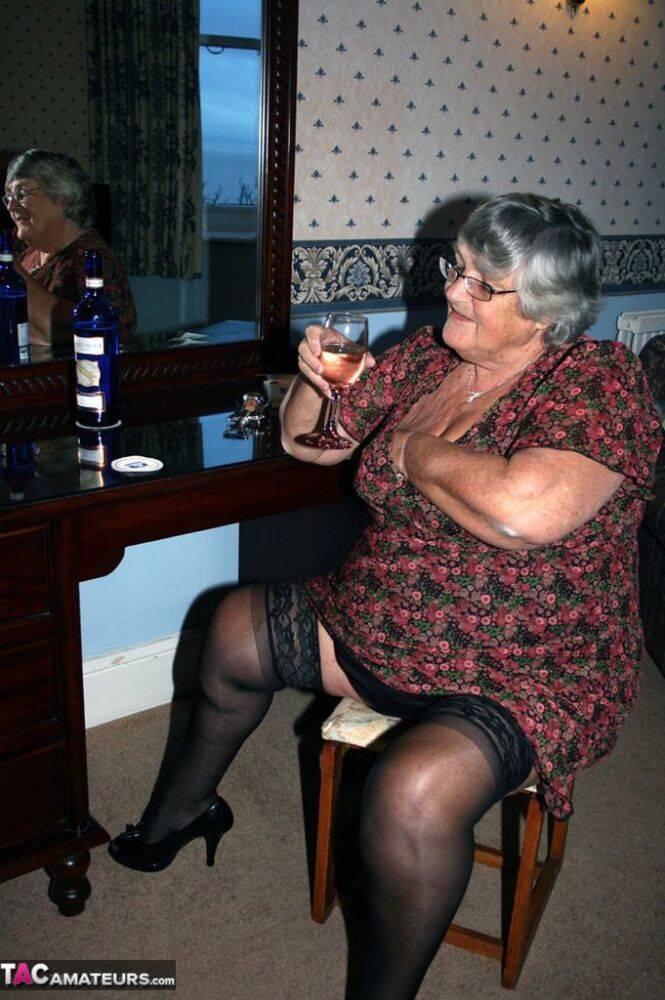 UK nan Grandma Libby drinks a bottle of booze prior to a vaginal insertion - #9