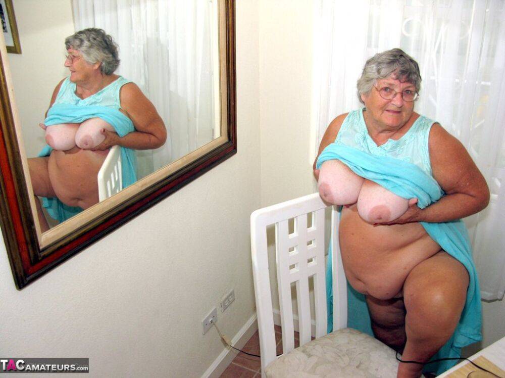Obese amateur Grandma Libby bares her tan lined body after a phone sex - #16