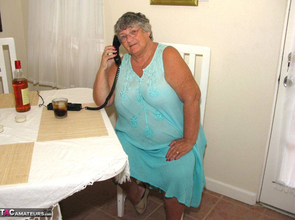 Obese amateur Grandma Libby bares her tan lined body after a phone sex - #13