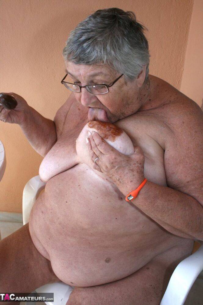Fat UK oma Grandma Libby gets messy with a frozen treat while masturbating - #5