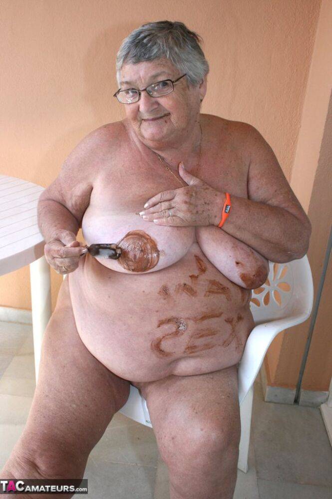 Fat UK oma Grandma Libby gets messy with a frozen treat while masturbating - #11