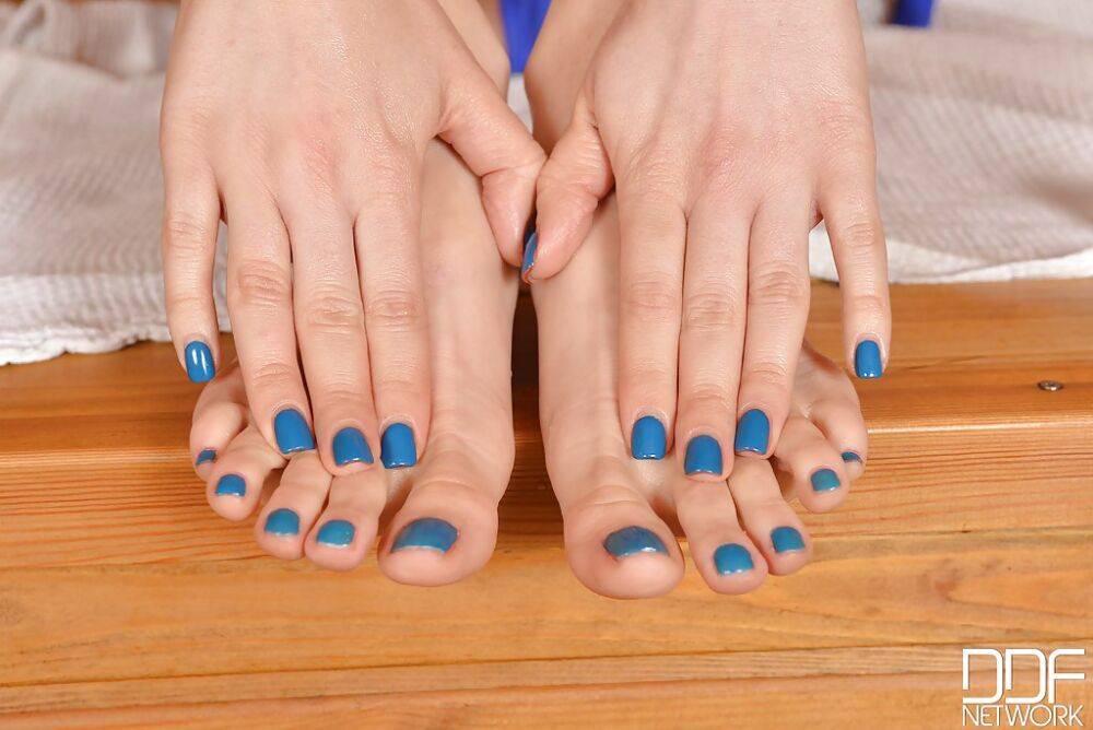 Oiled girl Aleska Diamond loves foot fetish in her new blue bikini - #9