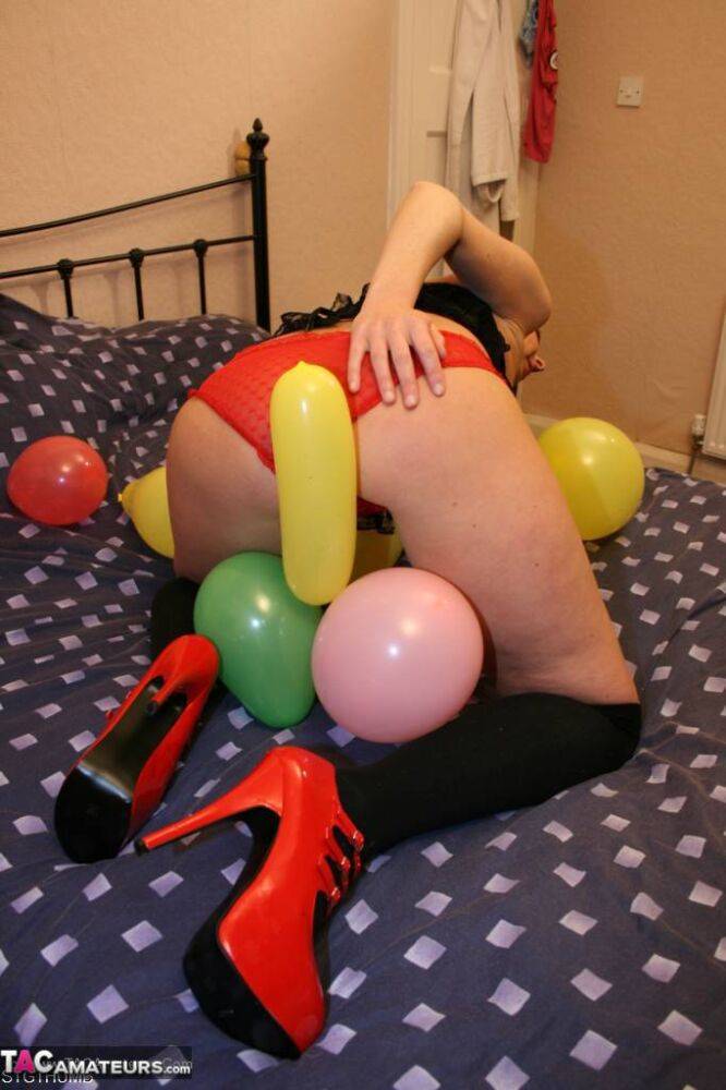 UK amateur Tracey Lain gets on top while having sex amid a bunch of balloons - #16