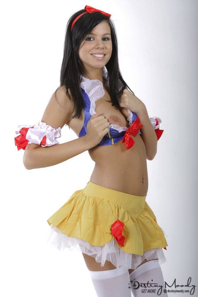 Cute teen girl Destiny Moody exposes herself while dressed as Snow White - #8