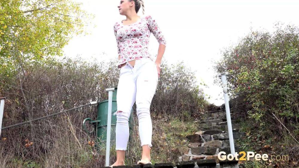 Mature Bianca pulls down her white pants to take a steaming pee outside - #2